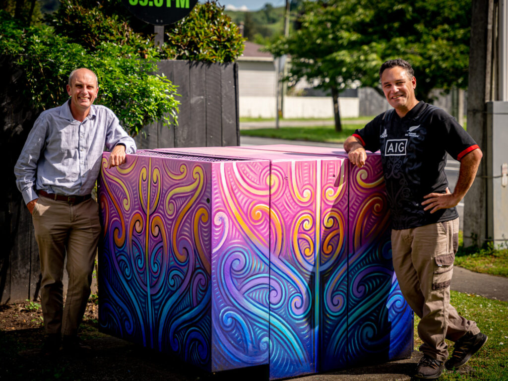 Photo (L-R): TLC’s chief executive Mike Fox and well-known Waitomo artist, Daniel Ormsby alongside the painted electrical transformer in Te Kuiti.